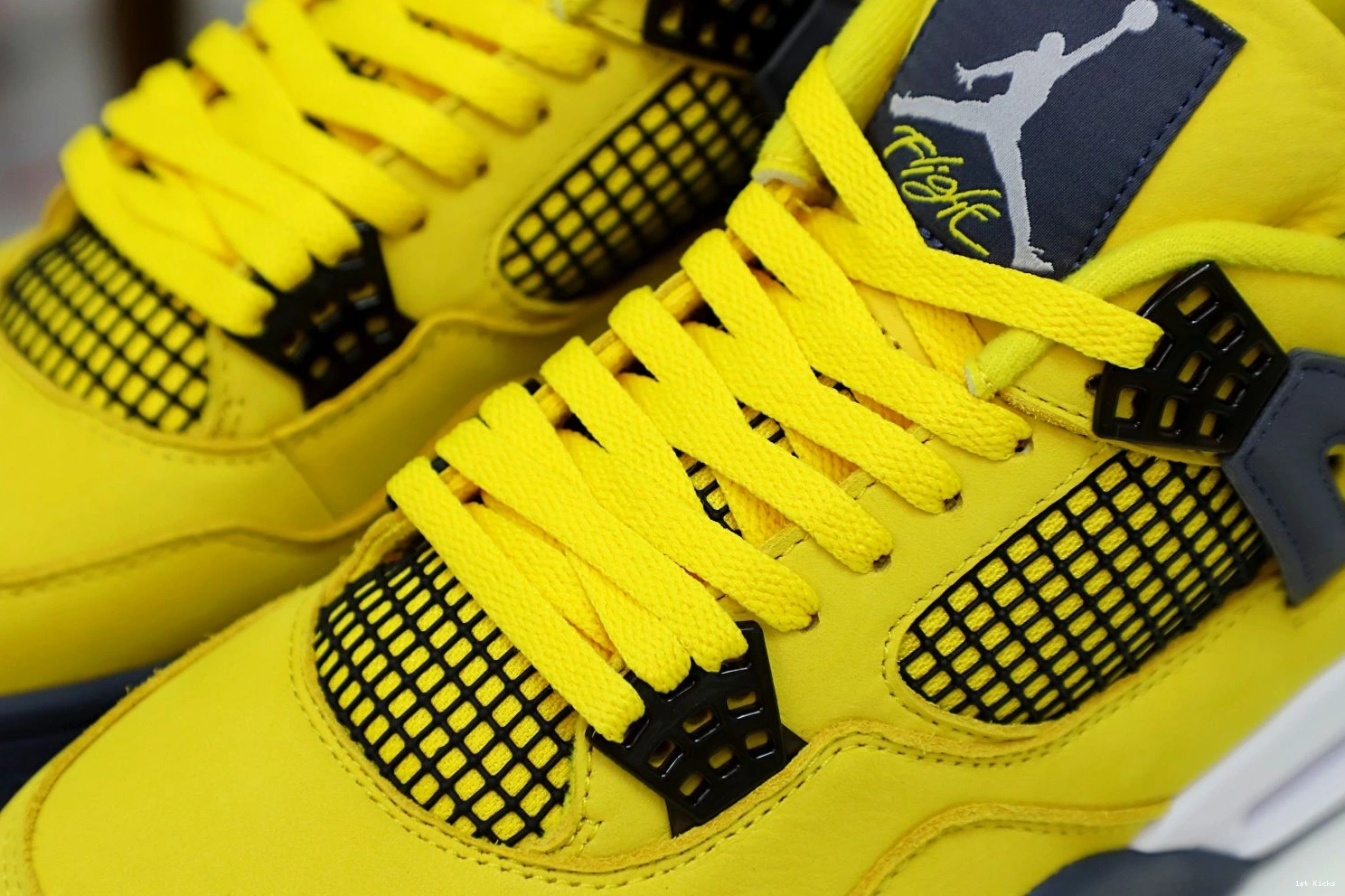 1st Kicks Shoes 4 Kimikick 1992 'LIGHTNING' AIR RETRO AIR JORDAN JORDAN Affordable 1113